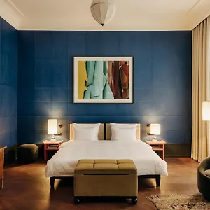 Boutique Chateau Royal Hotel