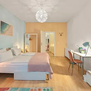 33 S-bahn Schönhauser Allee Apartment